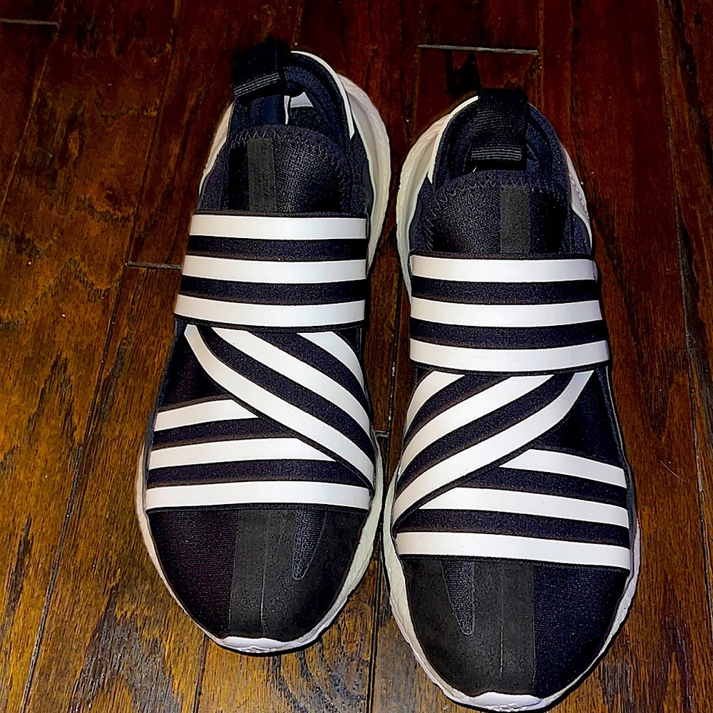 Y-3/Adidas Ultraboost 22 - Black Core/White Chalk/Pearl - size  9.5M